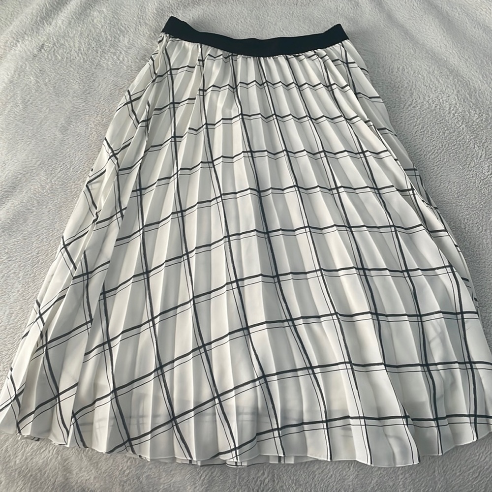 H&M FLOWY LONG SKIRT